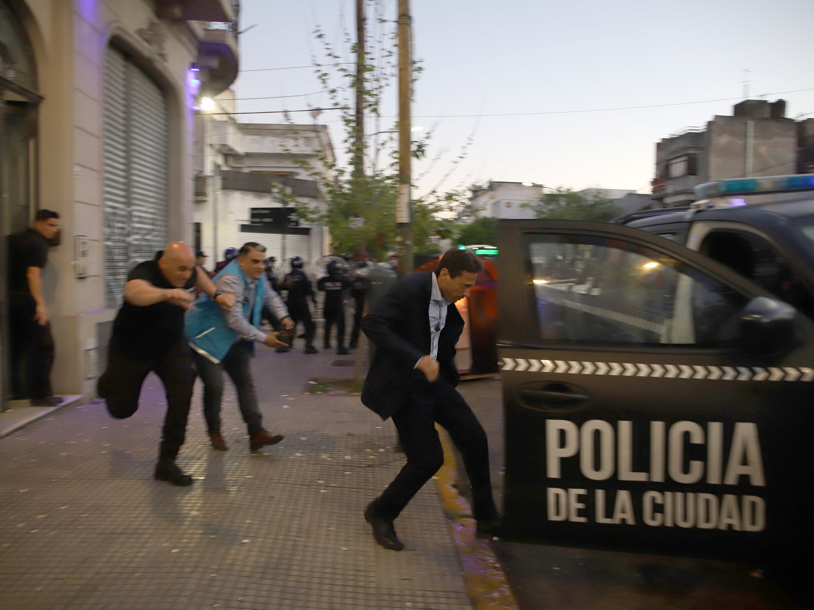 cómo se gestiona el día a día del club mientras encienden velas por un salvataje que evite la quiebra