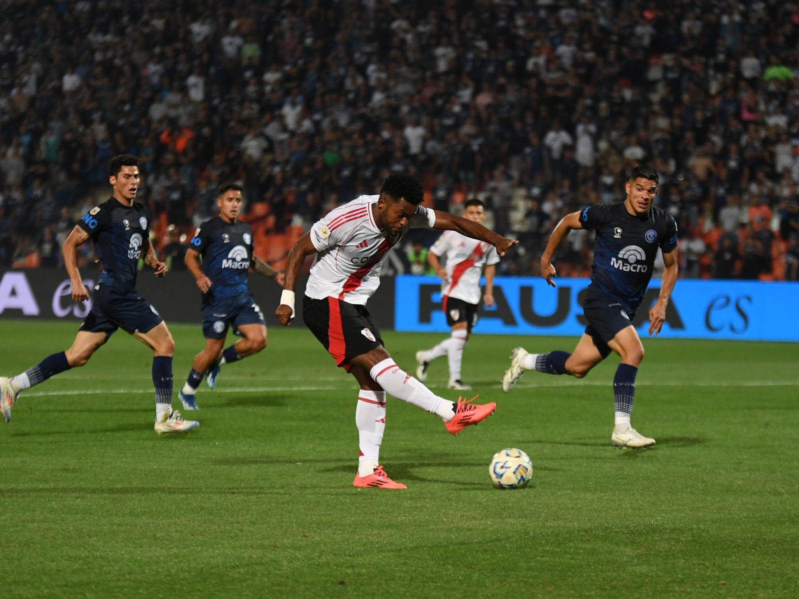 cuándo y dónde juegan River-Independiente Rivadavia y Belgrano-Argentinos