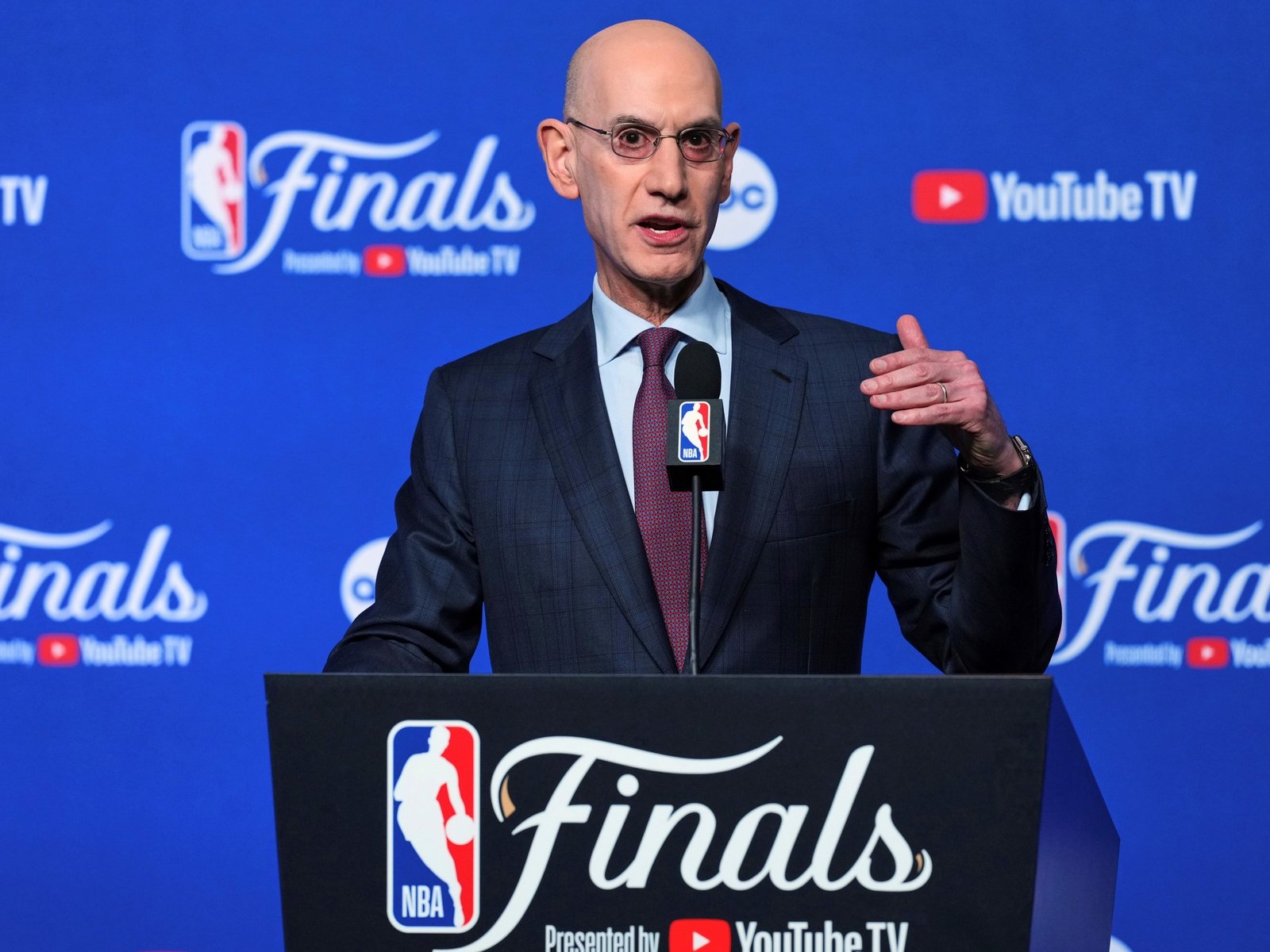 el Congreso intimó al comisionado Adam Silver a dar explicaciones
