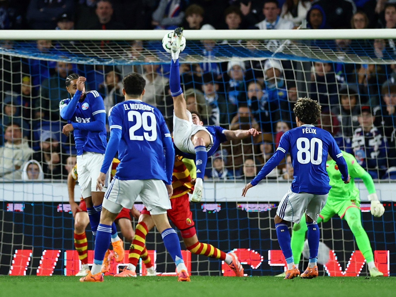 el argentino de moda en Europa también brilla en la Conference League