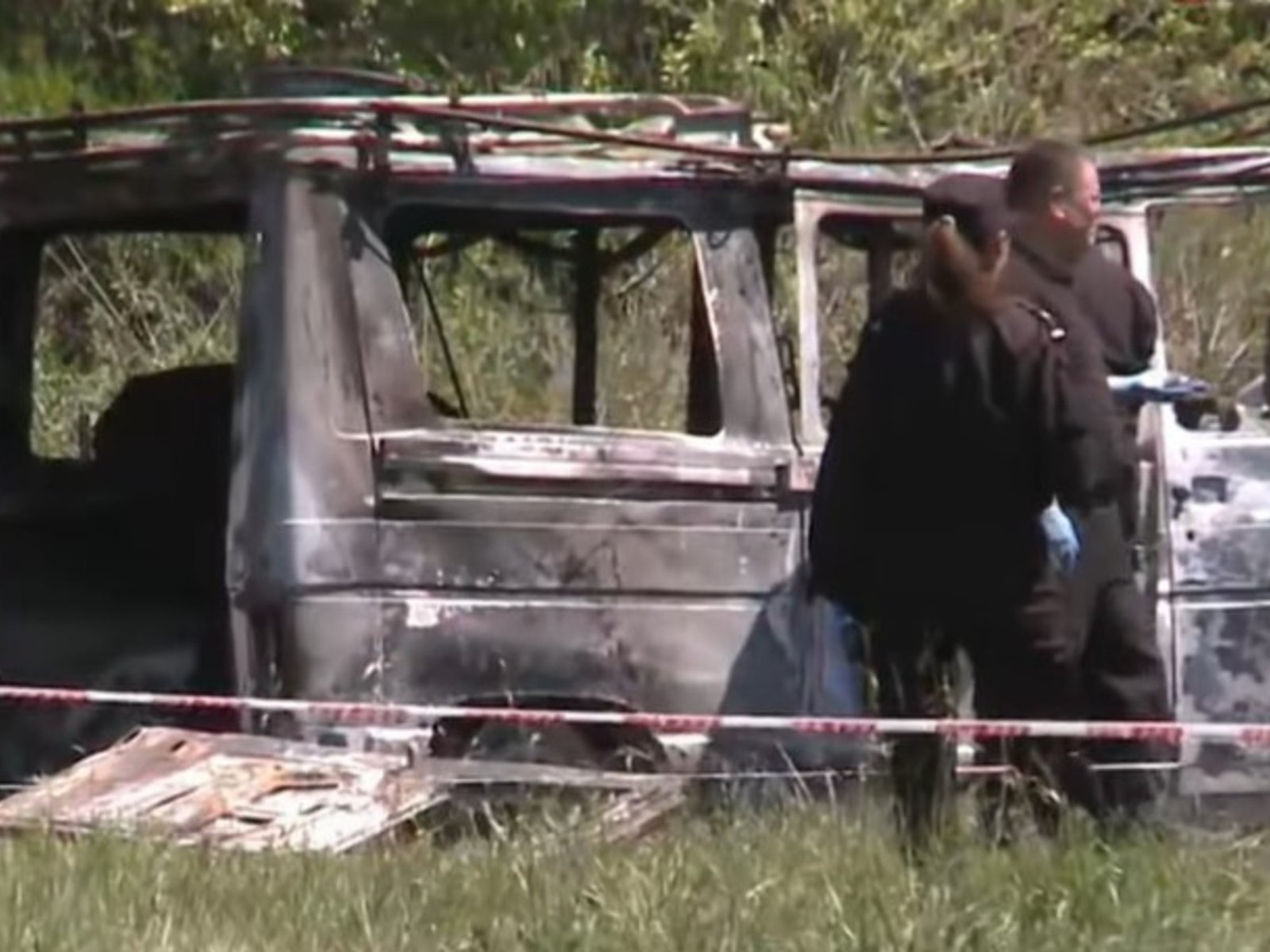 encontraron una camioneta calcinada con restos humanos en su interior