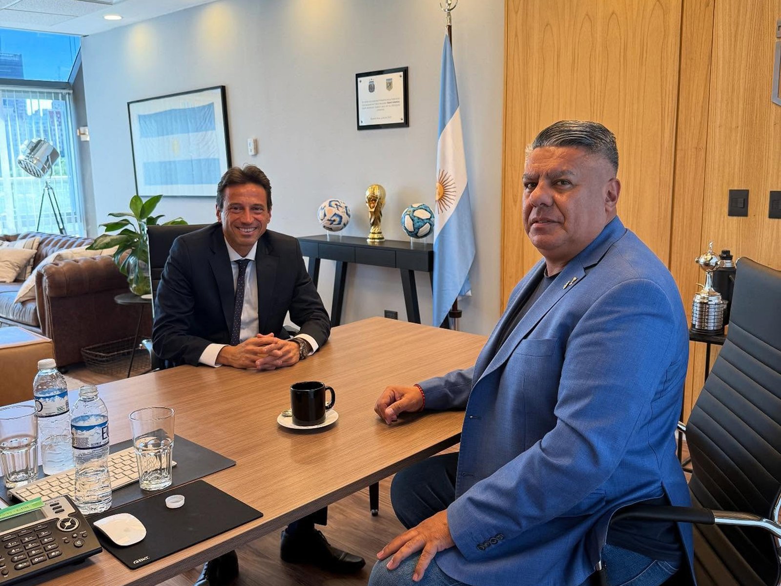 escándalo en el predio de la AFA, insultos, golpes y un ultimátum de Tapia