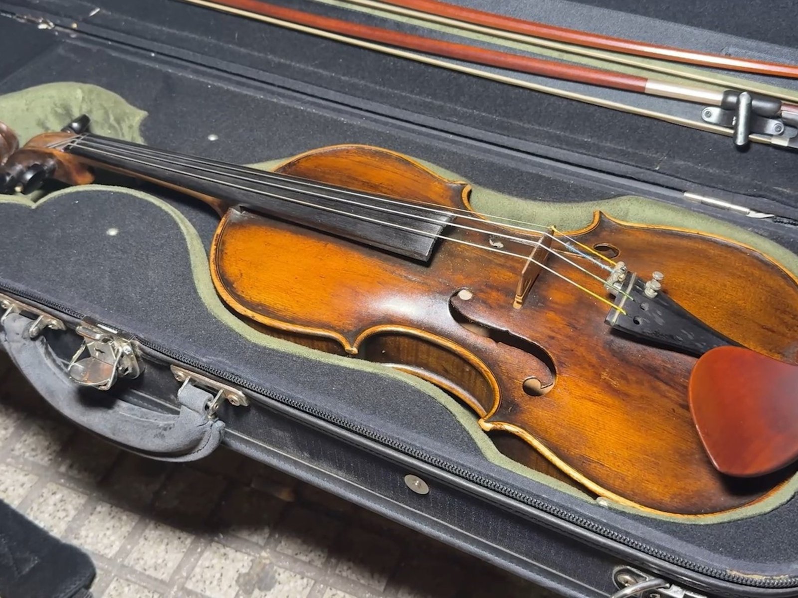 hay un detenido y buscan a dos cómplices