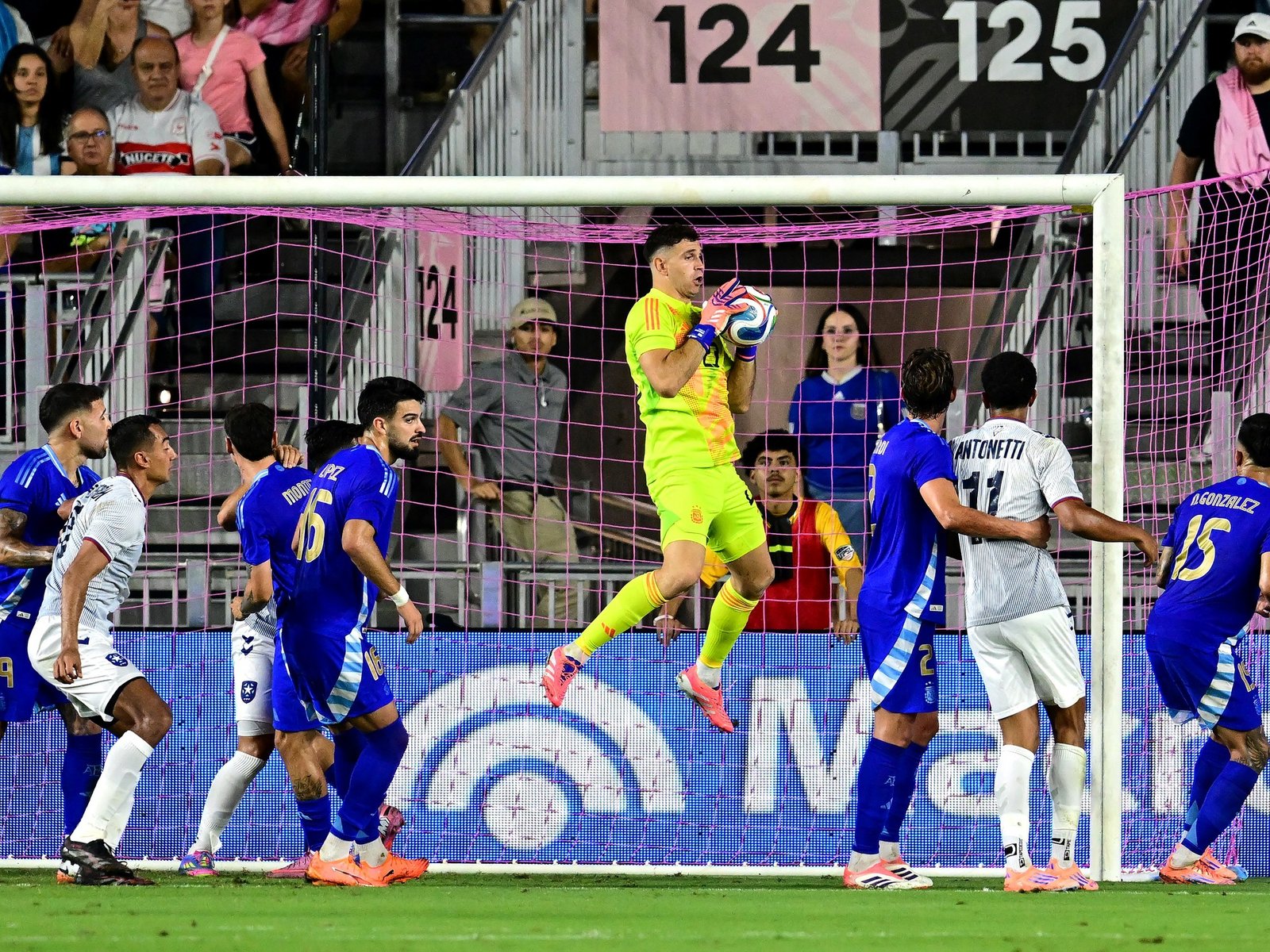 la atajada para agrandar su estadística y acercarse a Chiquito Romero