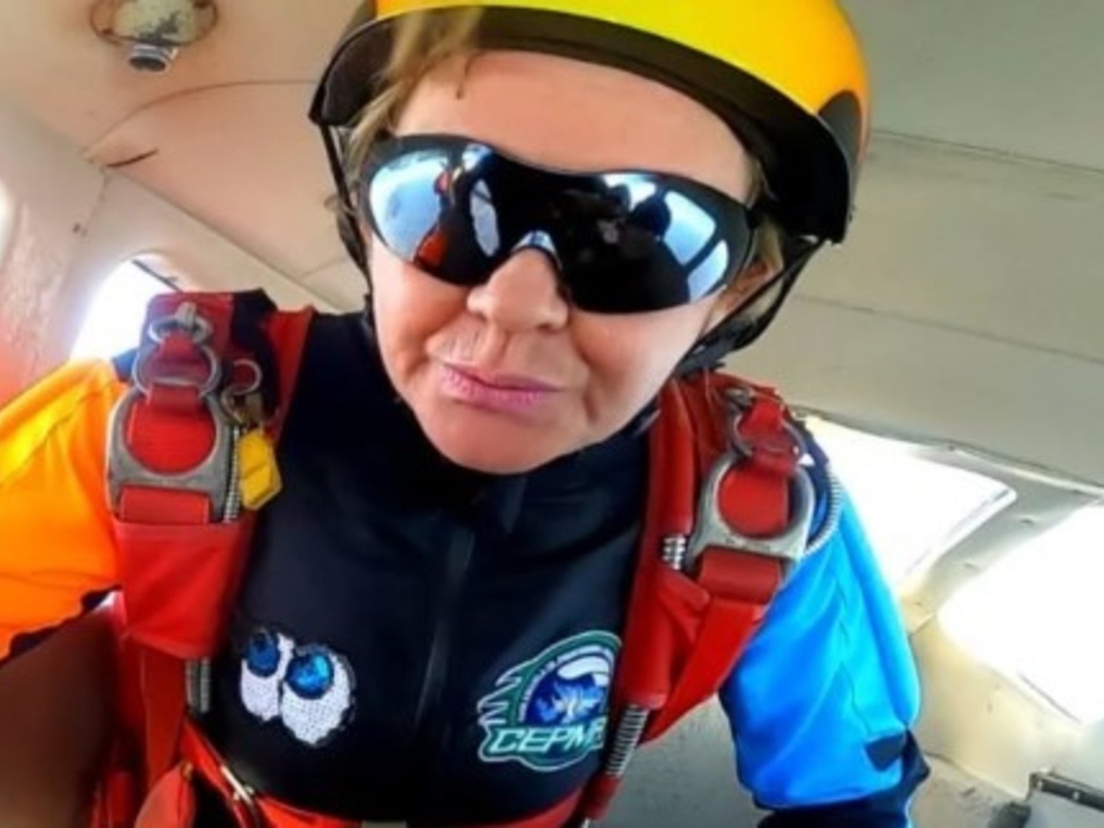 la súplica de la familia de la mujer que murió cuando falló su paracaídas