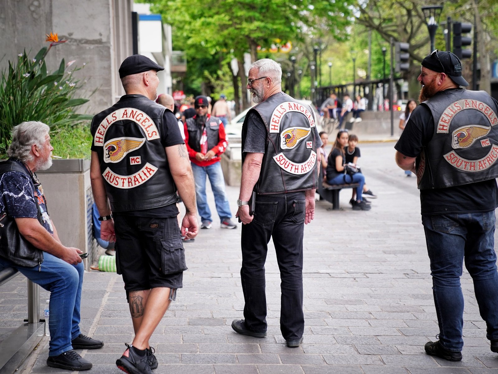 los “Hells Angels” se agarraron a trompadas con trapitos