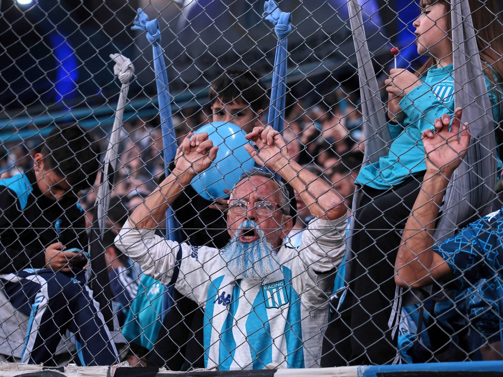 los hinchas de Racing agotaron en cuatro horas el paquete aéreo para ir a la semifinal de la Copa Libertadores contra Flamengo