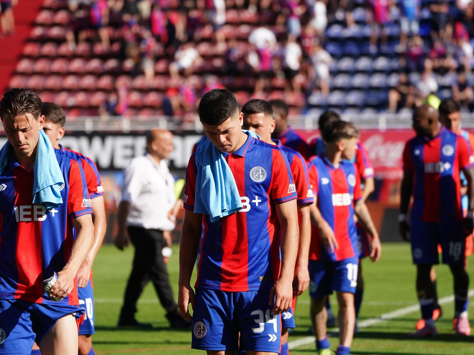 los hinchas fueron a protestar en el playón y piden elecciones ya