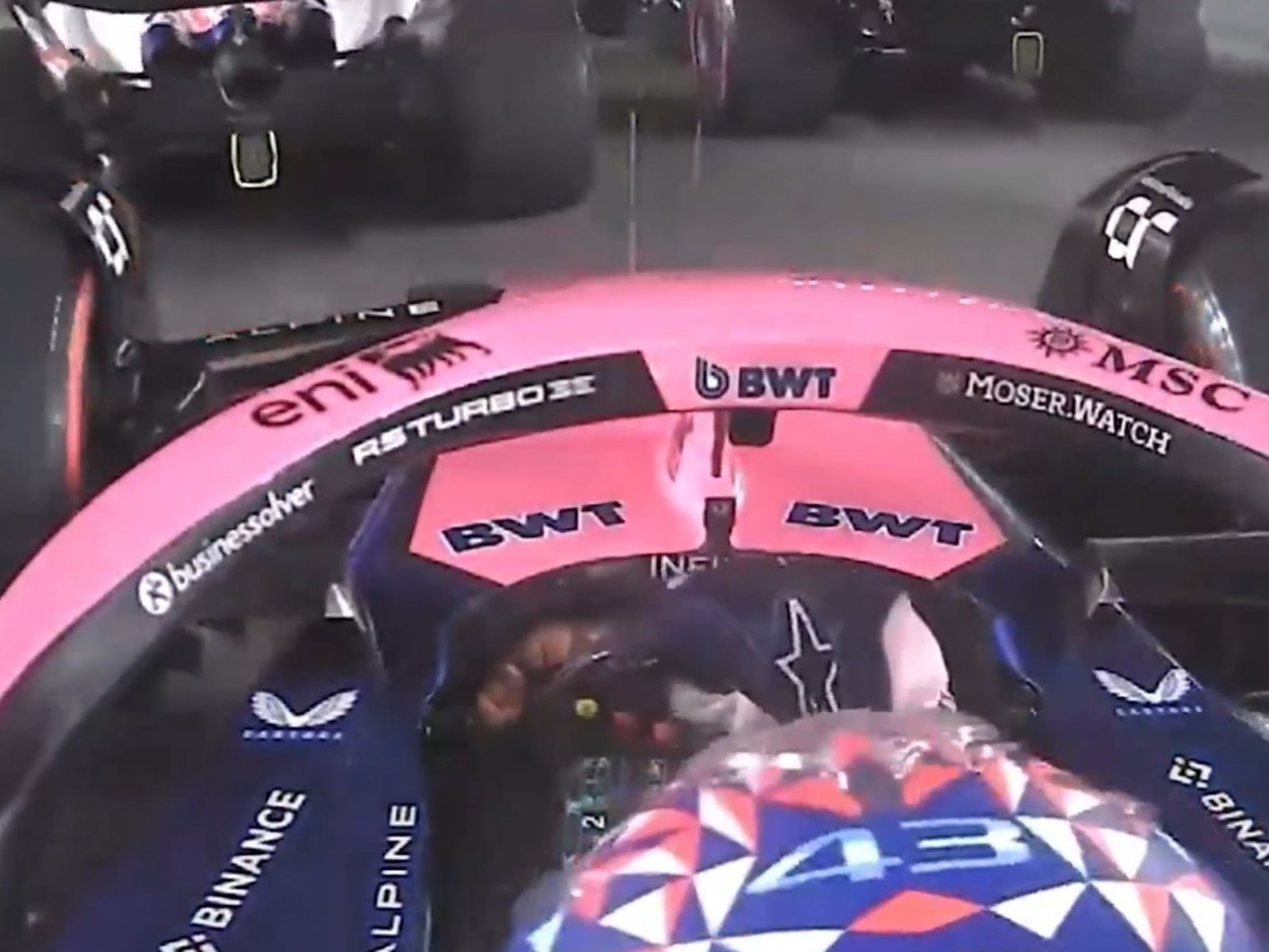 pasó a tres autos y dio una lección de cómo se corre en Fórmula 1