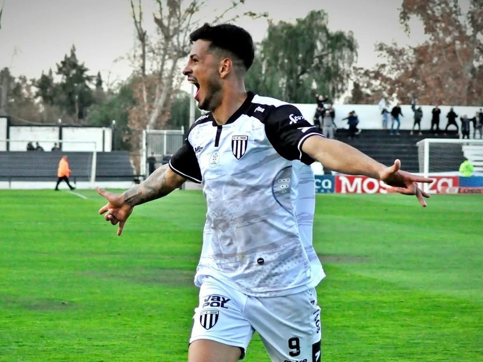 se define al segundo finalista por el primer ascenso, cuatro cupos al Reducido y un descenso