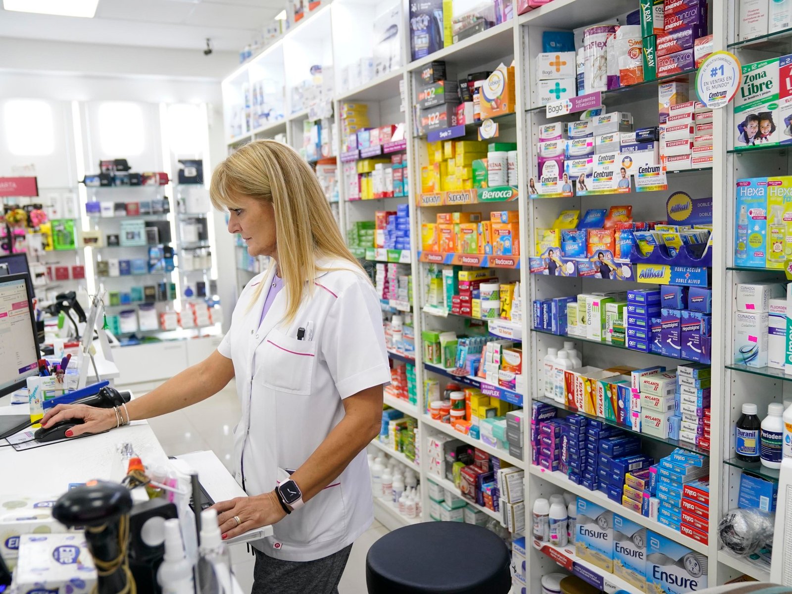 ¿Bajarán los precios en las farmacias?