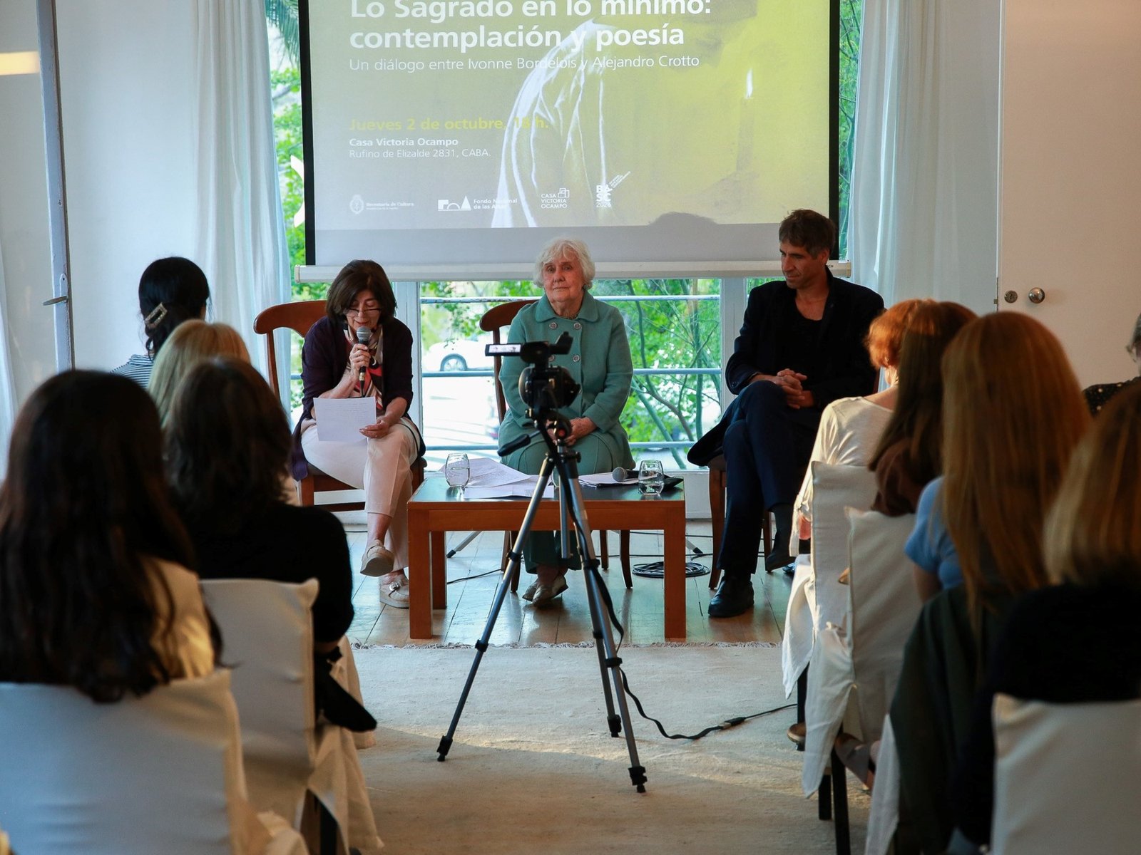 ¿Qué es lo sagrado? Dos poetas introducen ese territorio inasible, entre lo divino y lo cotidiano