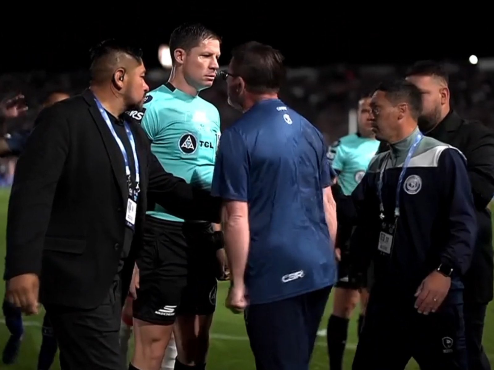 Alfredo Berti se cruzó con López Muñóz, el árbitro Ramírez lo expulsó de la final de la Copa Argentina y terminaron en un picante cara a cara: “Vos sos un botón”