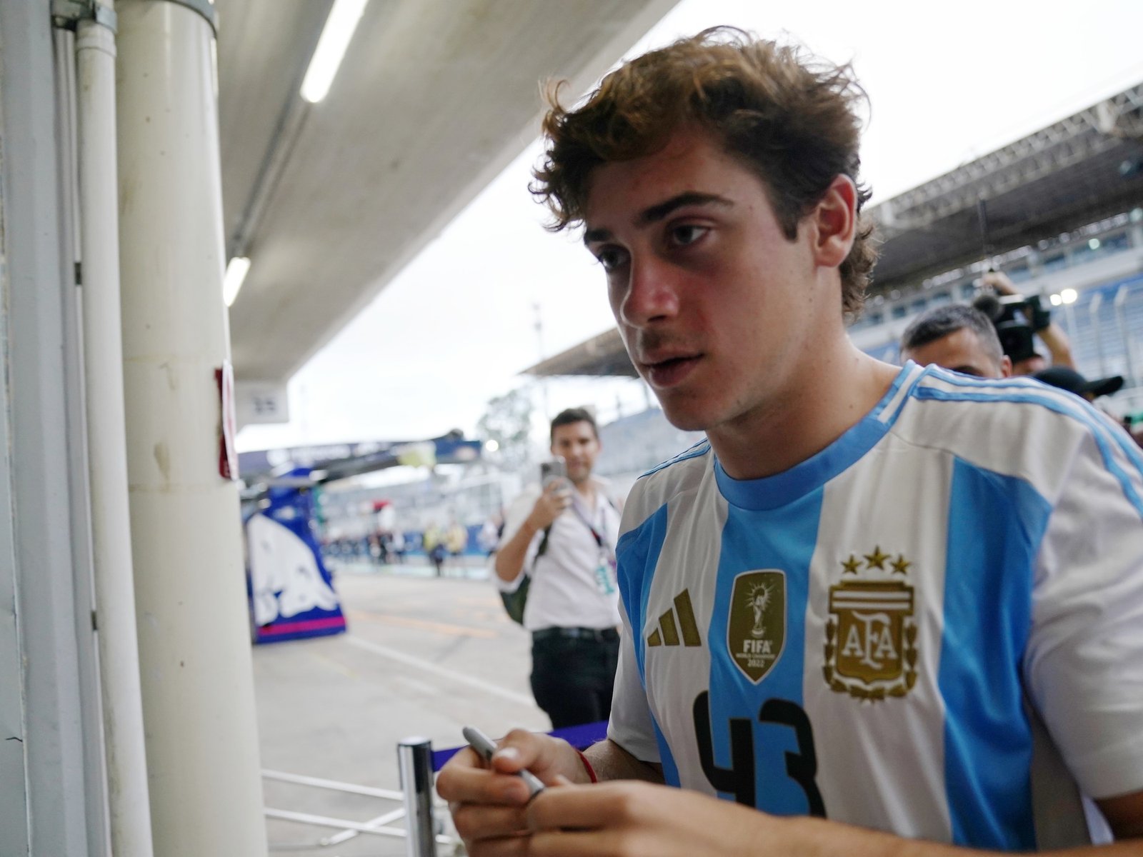 Alpine asegura que no hay “nada inminente” y noviembre como deadline