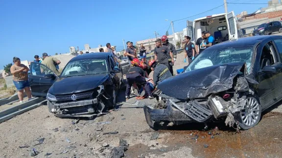 Choque frontal en la curva del Hospital Militar con conductor alcoholizado