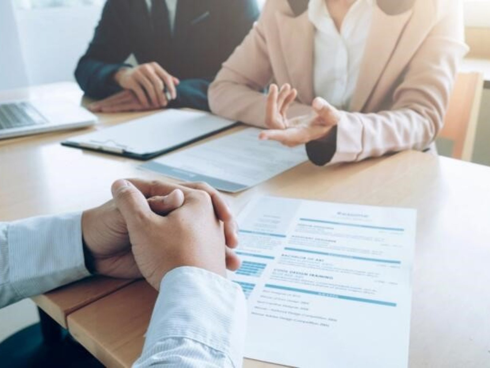 Cómo las empresas usan hoy la inteligencia artificial para evaluar la reputación digital antes de contratar a alguien
