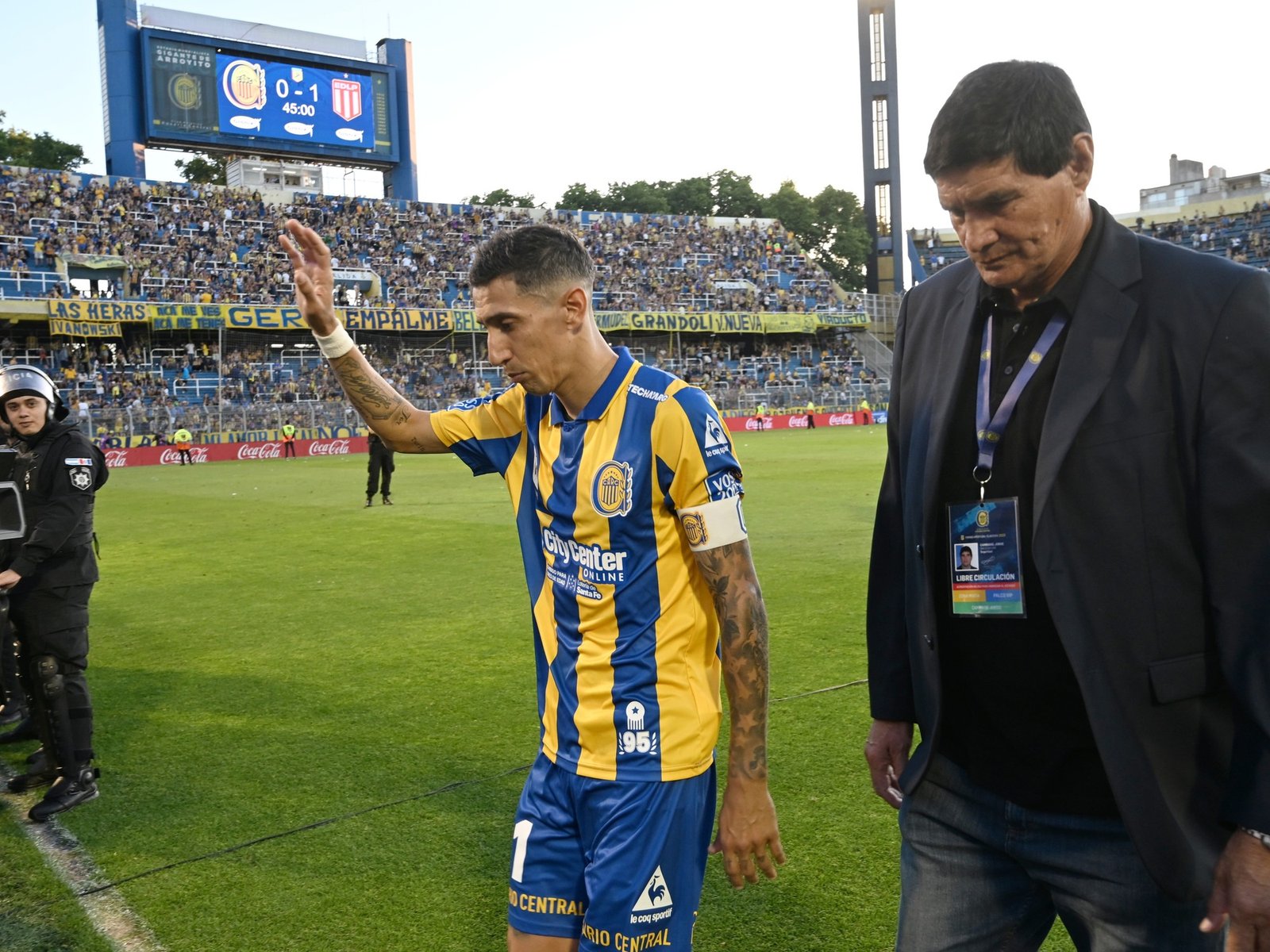 Di María se desligó del polémico título que le dio la AFA y habló del pasillo de espaldas que le hizo Estudiantes