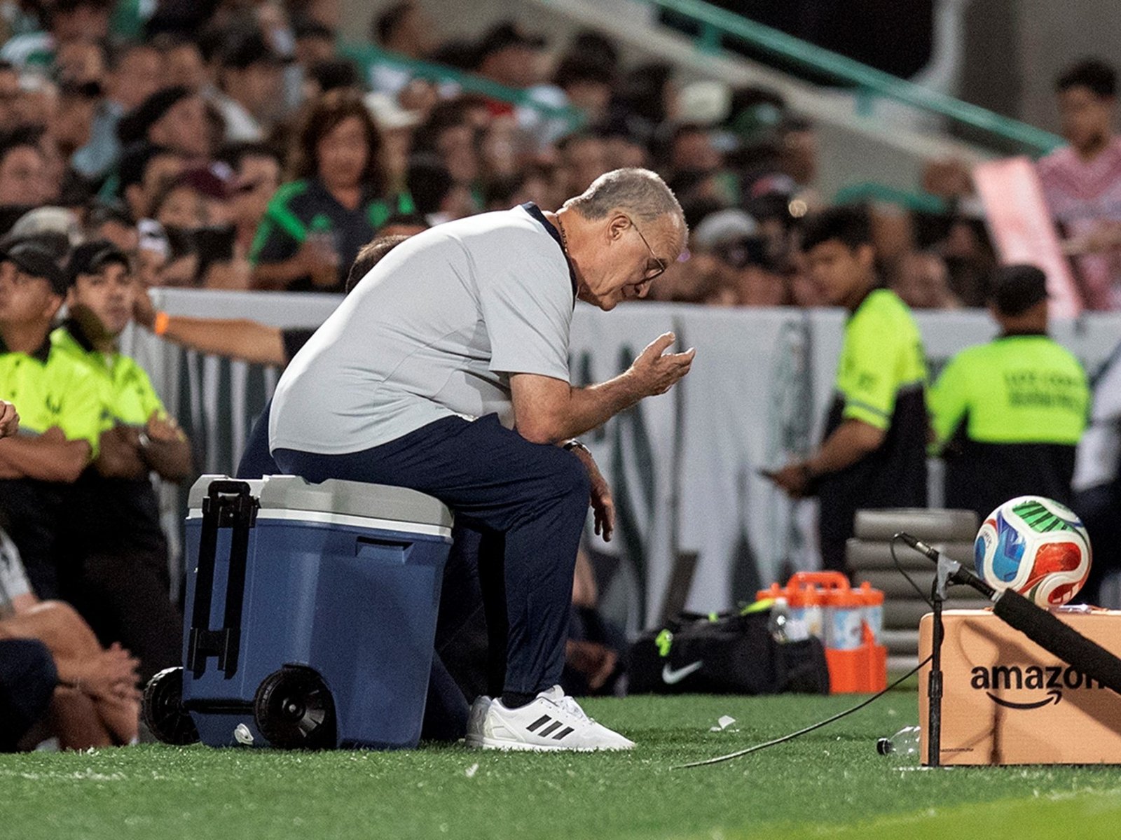 En Uruguay no tuvieron piedad con Marcelo Bielsa tras la goleada sufrida ante Estados Unidos: “Paliza vergonzosa”