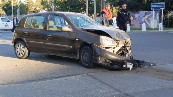 Fuerte choque en Alsina y Maipú
