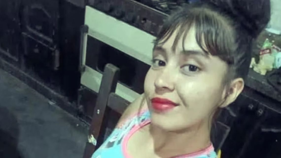 Hallan el cuerpo de una joven con signos de violencia en un descampado de Santiago del Estero
