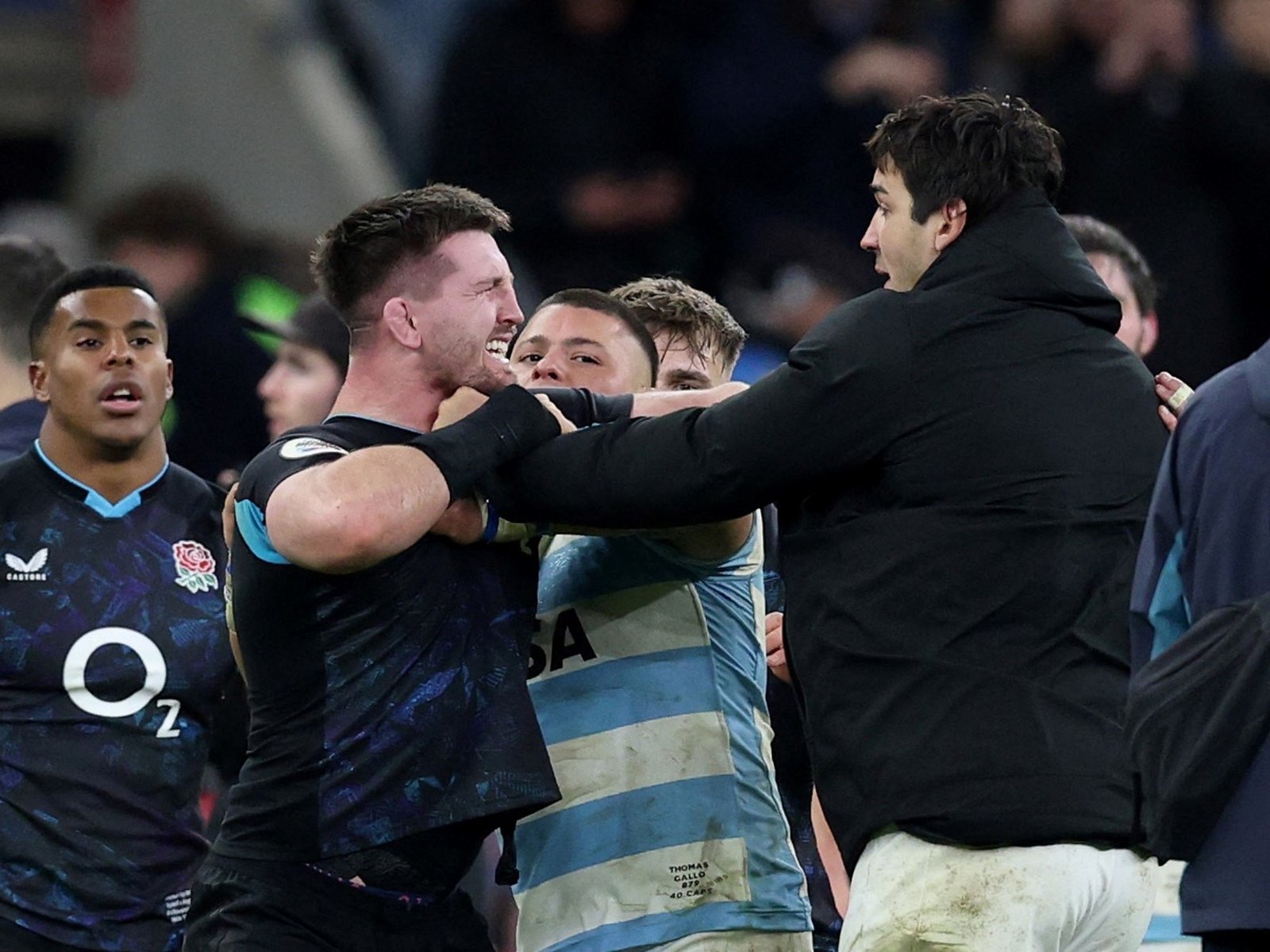 La UAR hará un reclamo formal ante World Rugby por la agresión física de Tom Curry a Felipe Contepomi tras el partido: “Es un matón”