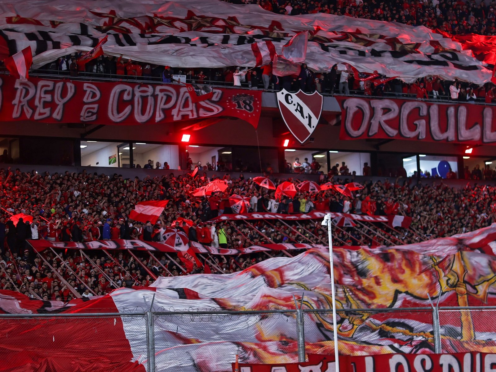 Las cargadas de los hinchas de Independiente a Racing en la goleada a Atlético Tucumán :: Olé