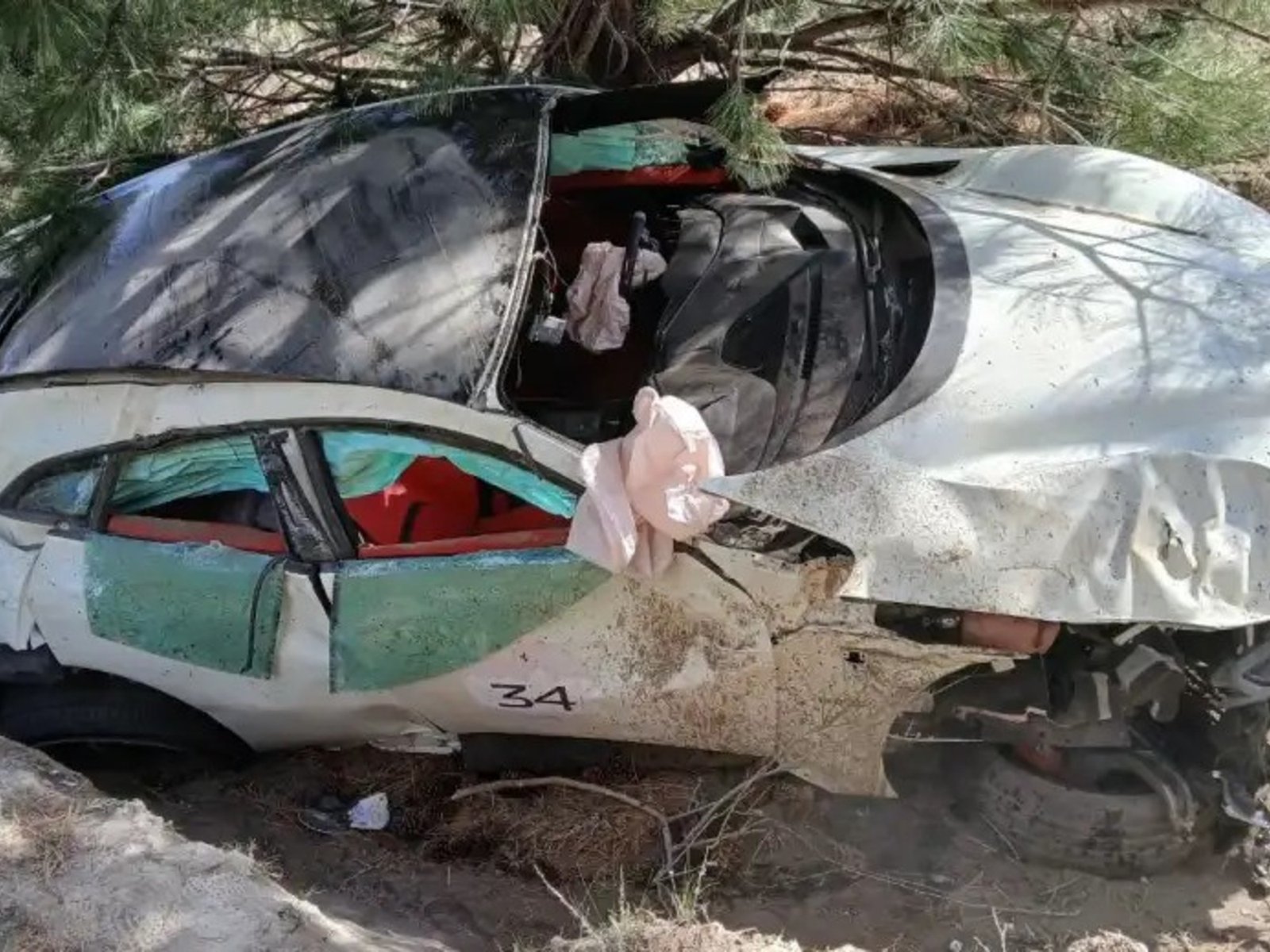 Las peligrosas maniobras de las Ferrari en la Ruta de los Siete Lagos camino a una exhibición que fue suspendida por el gobierno de Neuquén
