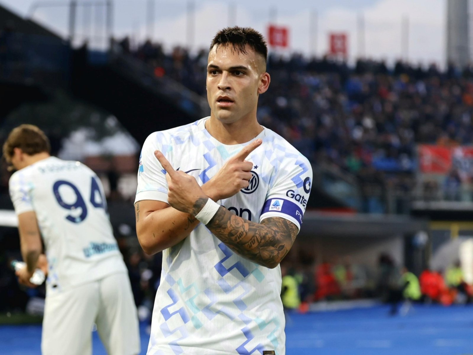 Lautaro Martínez se sacó la mufa con un doblete para cortar la mala racha y meterse en la historia de Inter de Milán