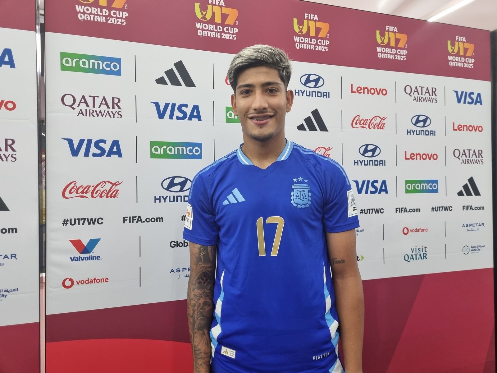 Mateo Martínez, el defensor goleador de la Selección Sub 17 que aprendió a pegarle con las dos piernas por fuerza mayor y lleva el barrio en la piel