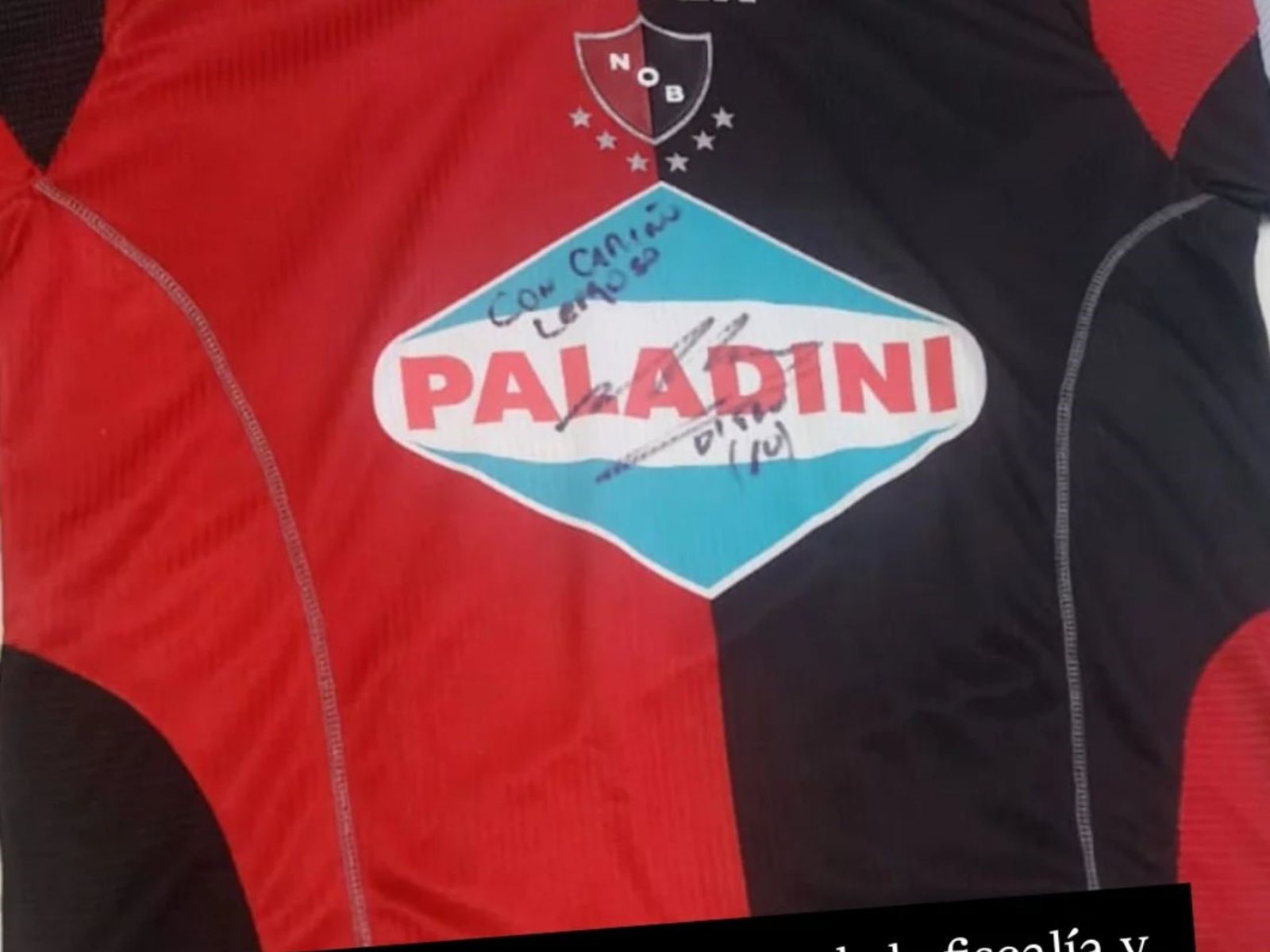 Recuperaron la camiseta de Newell’s firmada por Maradona que habían robado en una muestra en Córdoba