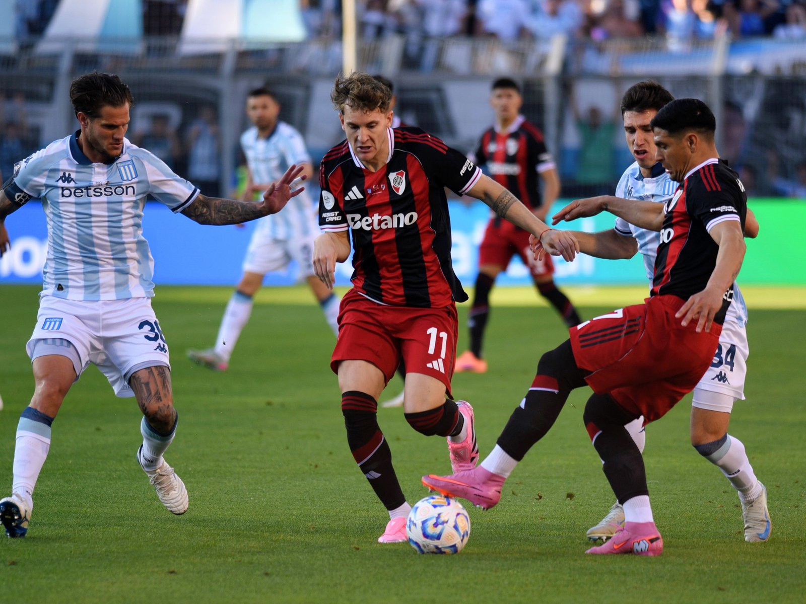 River se juega el año y Racing busca revancha en su casa