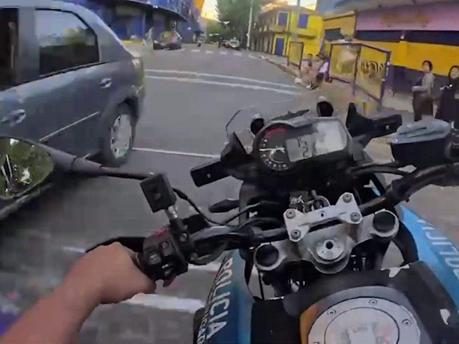 Robo y persecución a más de 100 kilómetros por hora por la Bombonera: un motochorro detenido