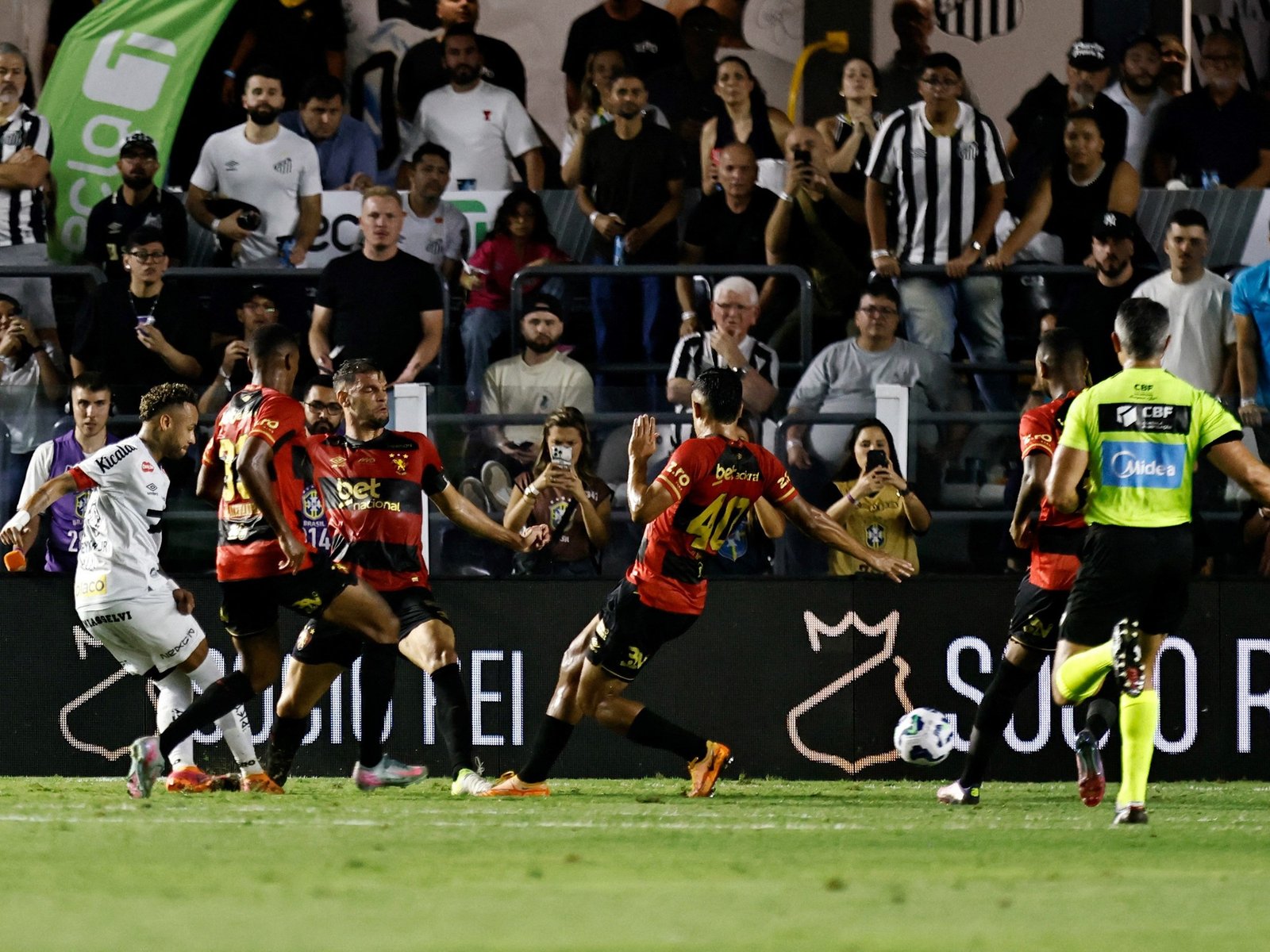 Video: Neymar volvió a jugar y metió el 1 a 0 de Santos :: Olé