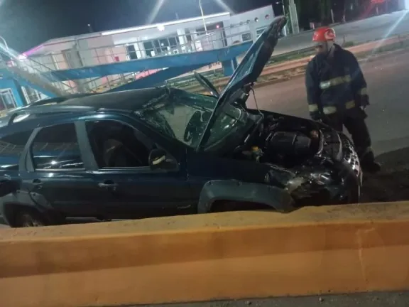 Vuelco en Río Gallegos: un conductor hospitalizado y alcoholemia positiva