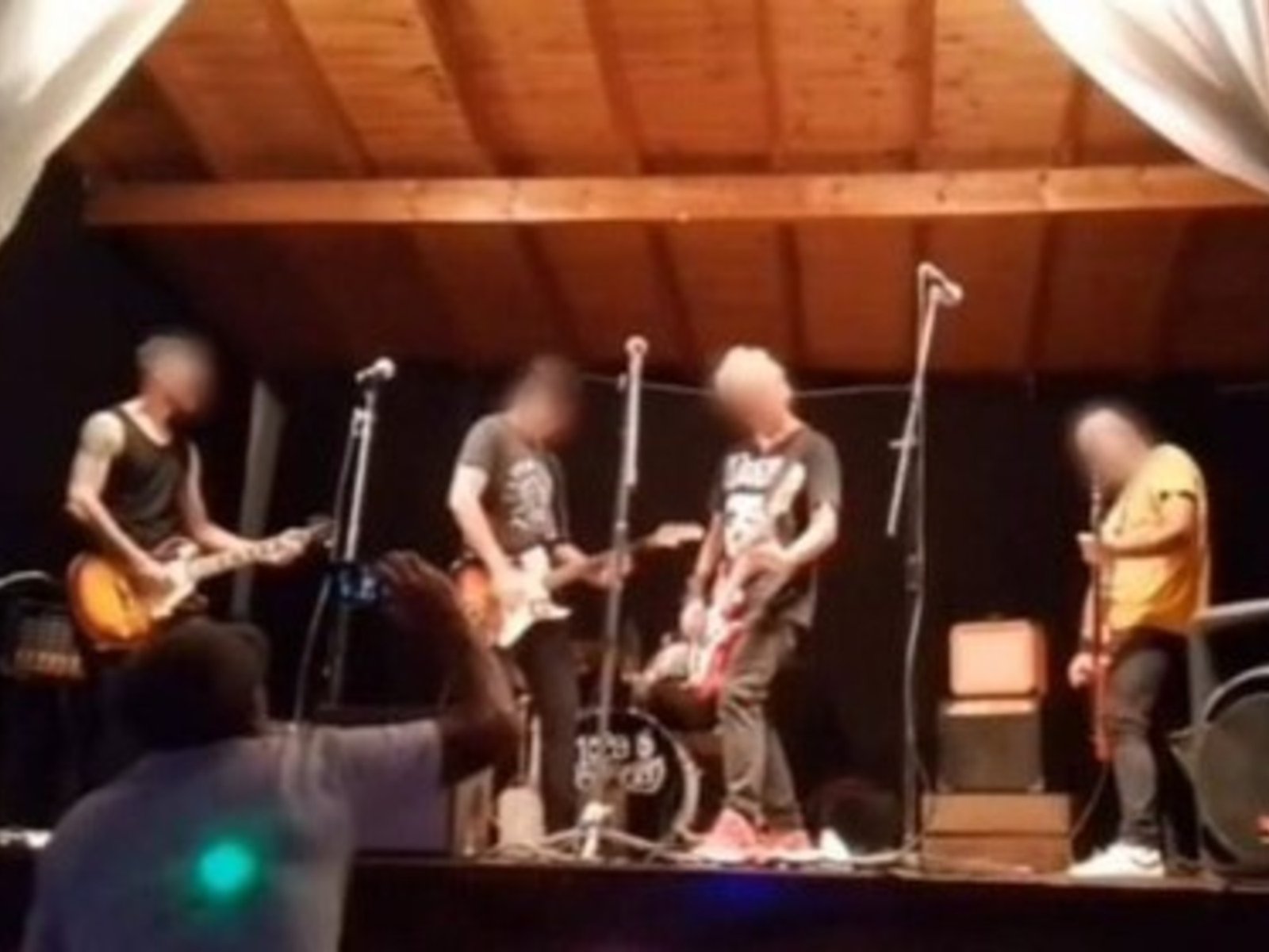 murió un músico de una banda punk que se descompensó durante un show