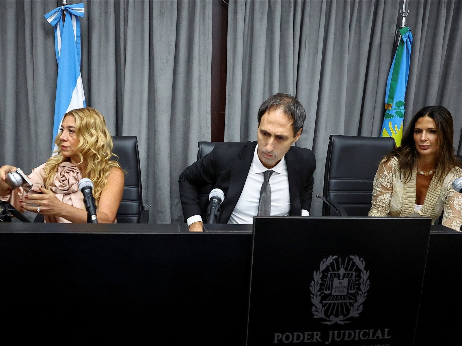 no podrá ejercer como abogada