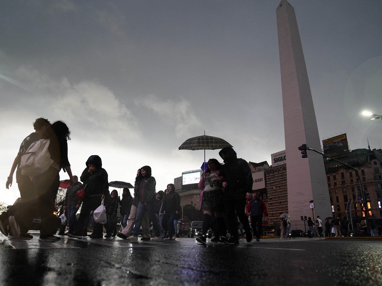 se esperan tormentas y vientos fuertes