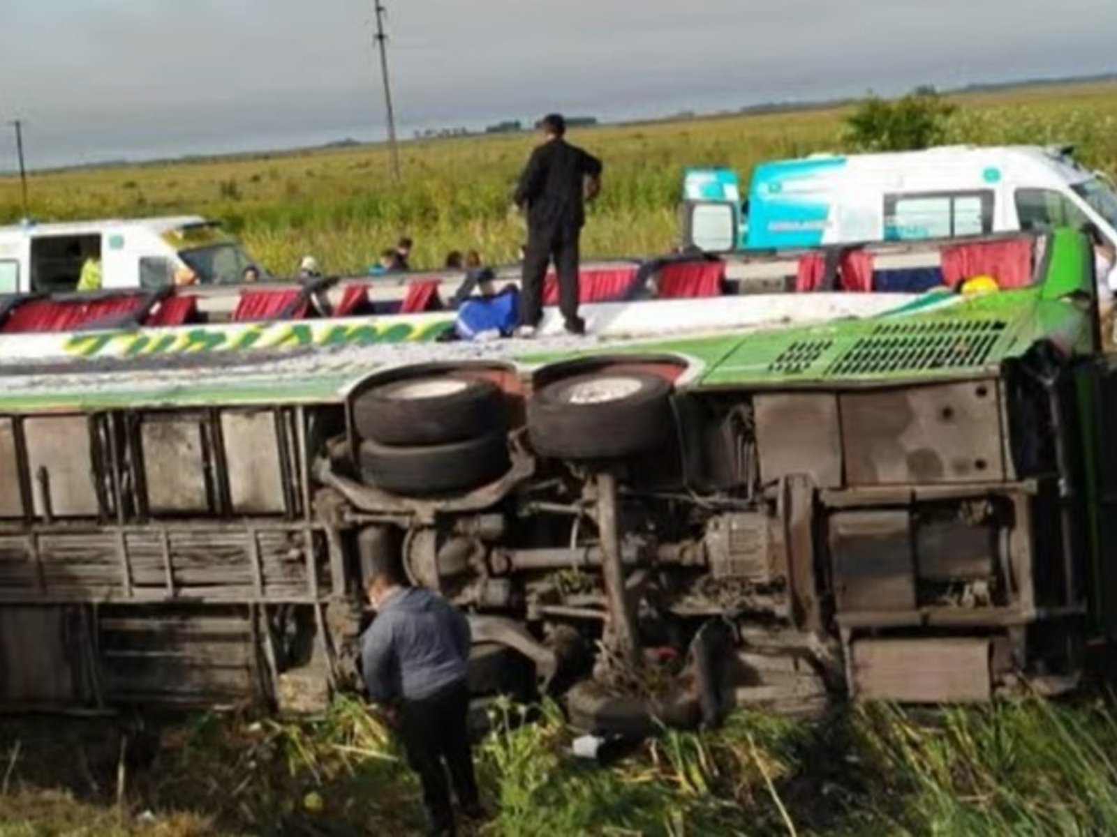 volcó un micro que viajaba a Mar del Plata y murieron dos personas