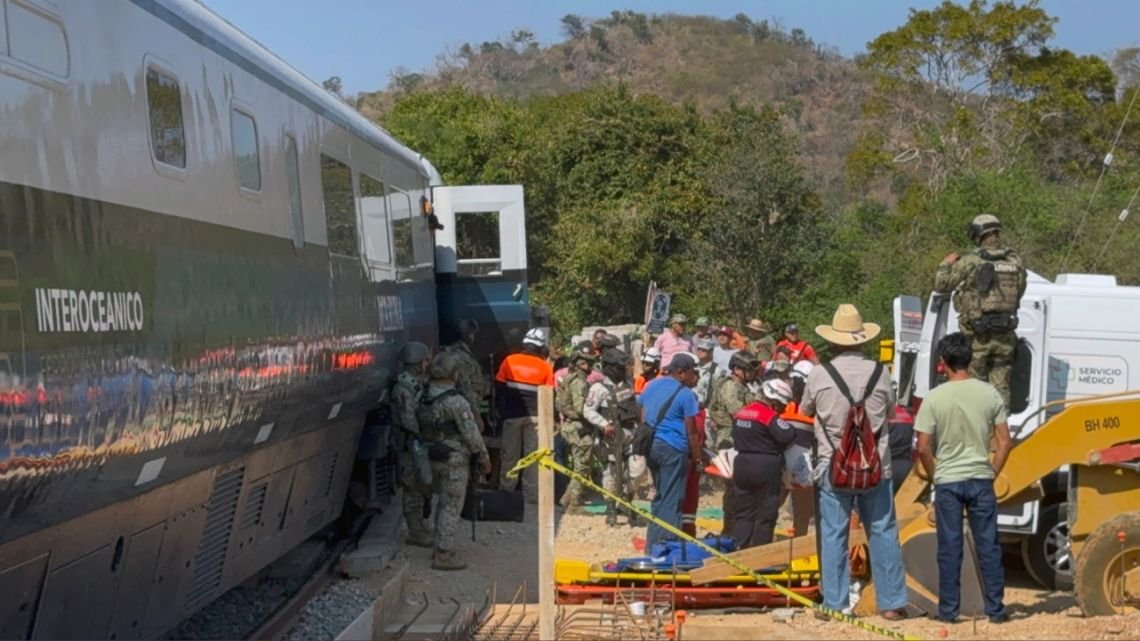 Accidente ferroviario en México deja al menos 13 muertos y 98 heridos