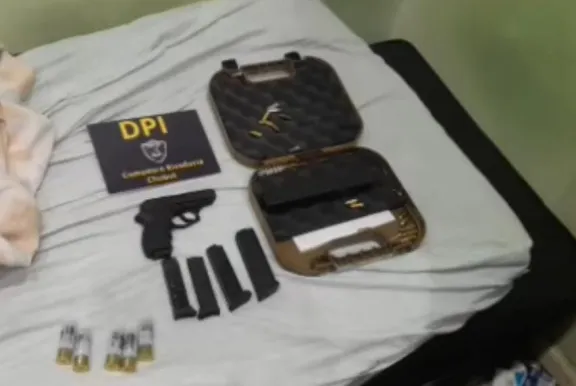 Allanamiento en Comodoro: secuestran arsenal de armas y vehículo “mellizo” en el barrio Divina Providencia