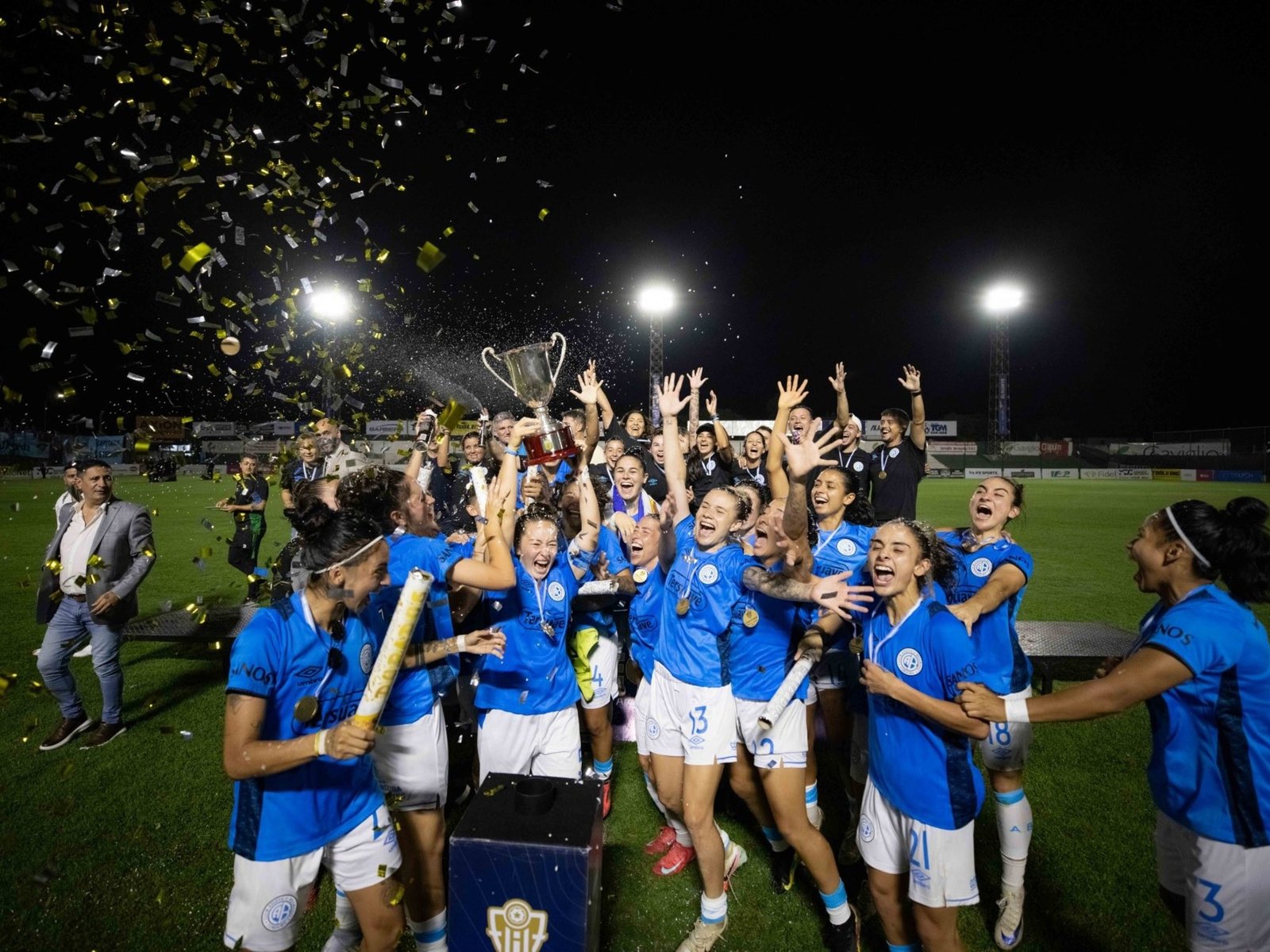 Belgrano, campeón del Trofeo de Campeonas ante una multitud :: Olé