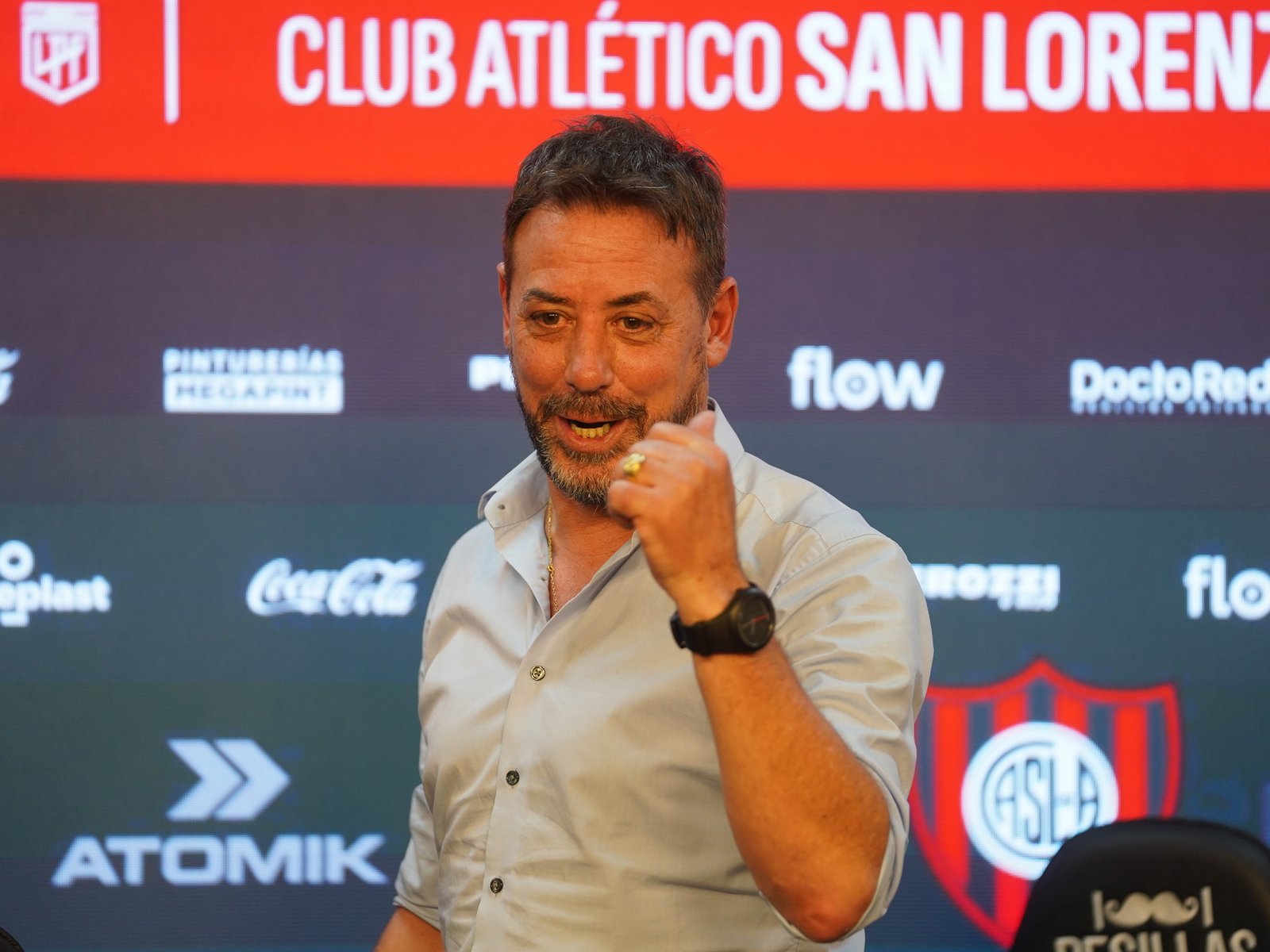 Costantino le ganó la pulseada a Lammens en una Asamblea a pura rosca