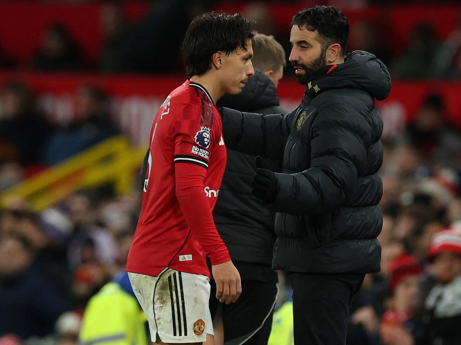 El DT del Manchester United llenó de elogios a Lisandro Martínez tras su vuelta a la titularidad :: Olé