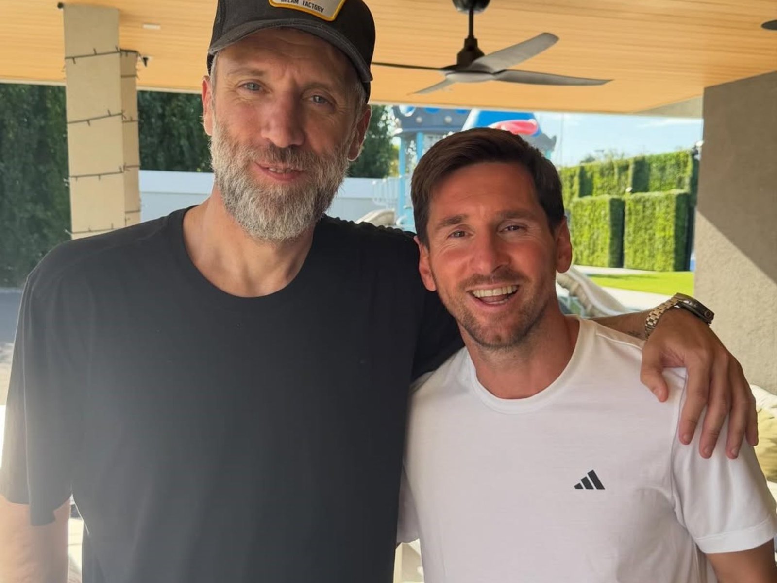 El fanático de Central que apareció con Messi en Rosario :: Olé