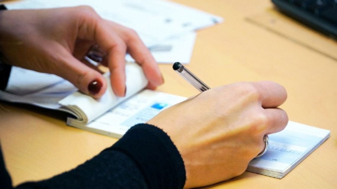 “El impuesto al cheque es distorsivo, pero eliminarlo es un desafío por su peso en la recaudación”