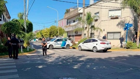 Femicidio en Lomas del Mirador: una mujer fue apuñalada a plena luz del día