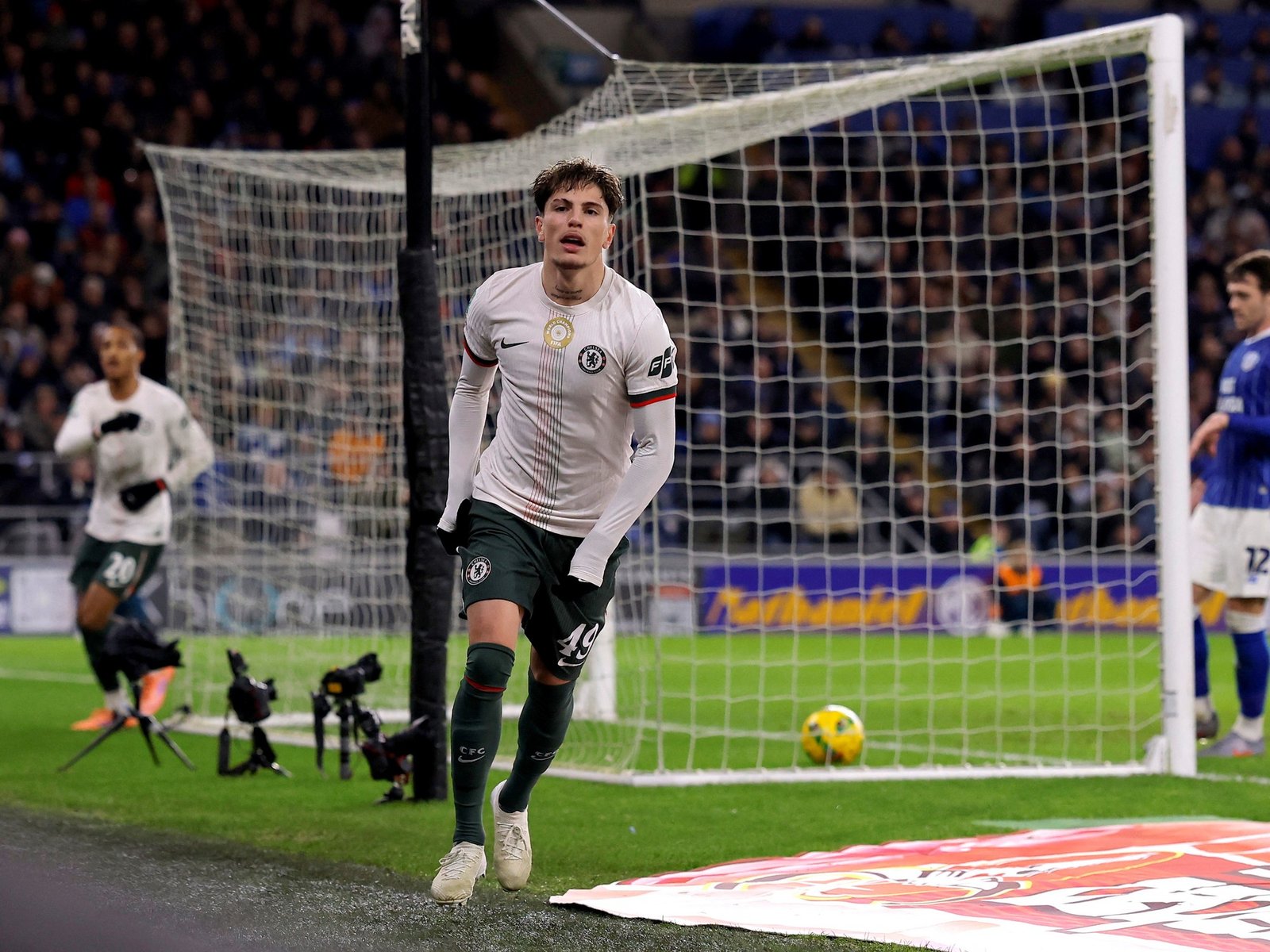 Garnacho tuvo su mejor partido en Chelsea y clasificó a semifinales de la Copa de la Liga de Inglaterra