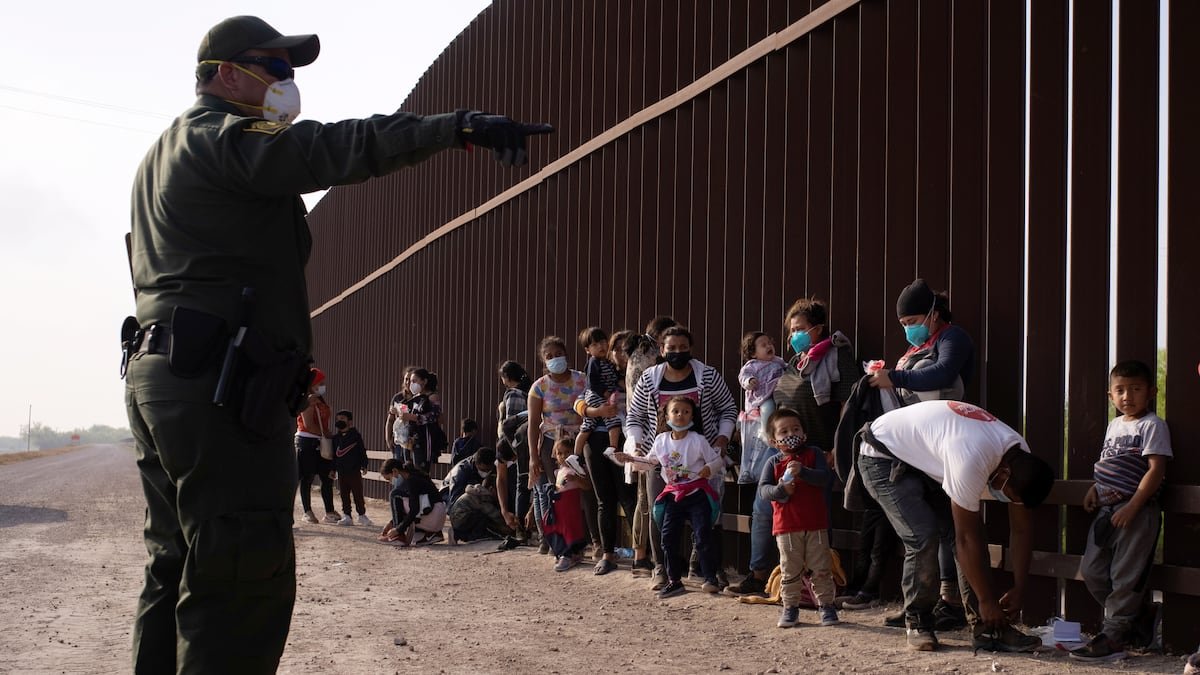 La Administración Trump denegará casos de asilo a inmigrantes que consideren un riesgo para la salud pública de Estados Unidos | Inmigración en Estados Unidos