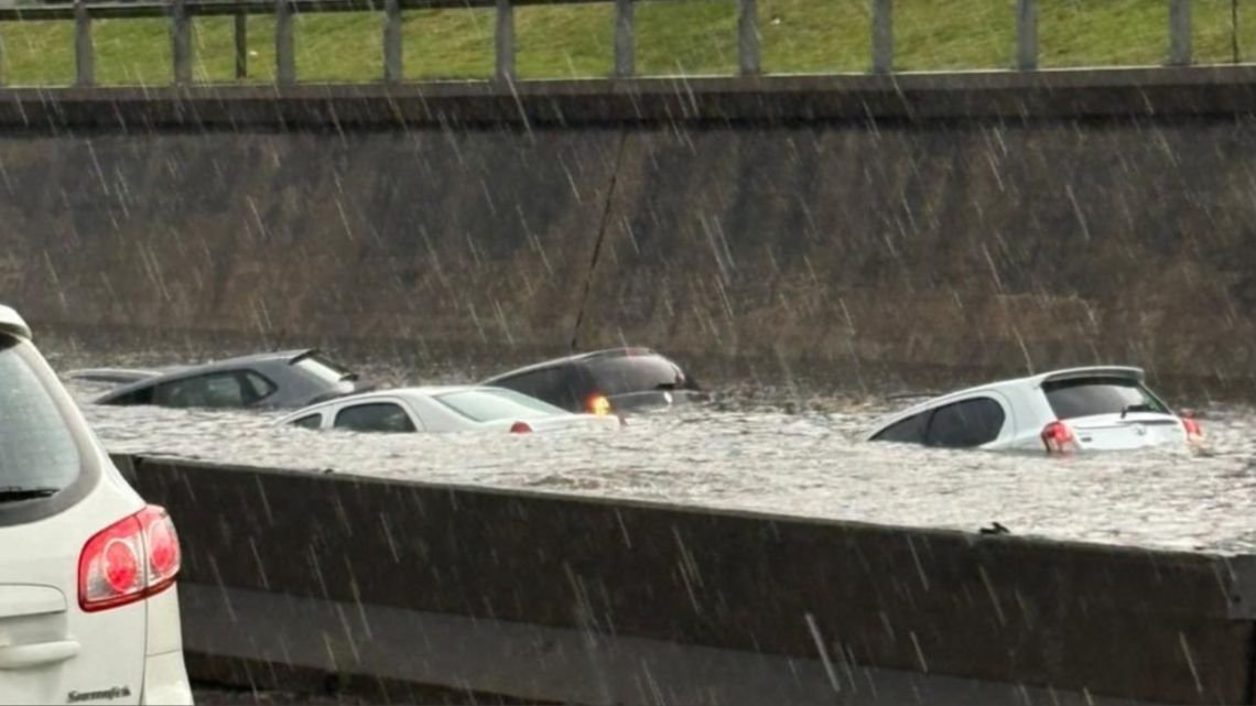 La tormenta en el AMBA en imágenes: granizo, inundaciones y caos en la Panamericana