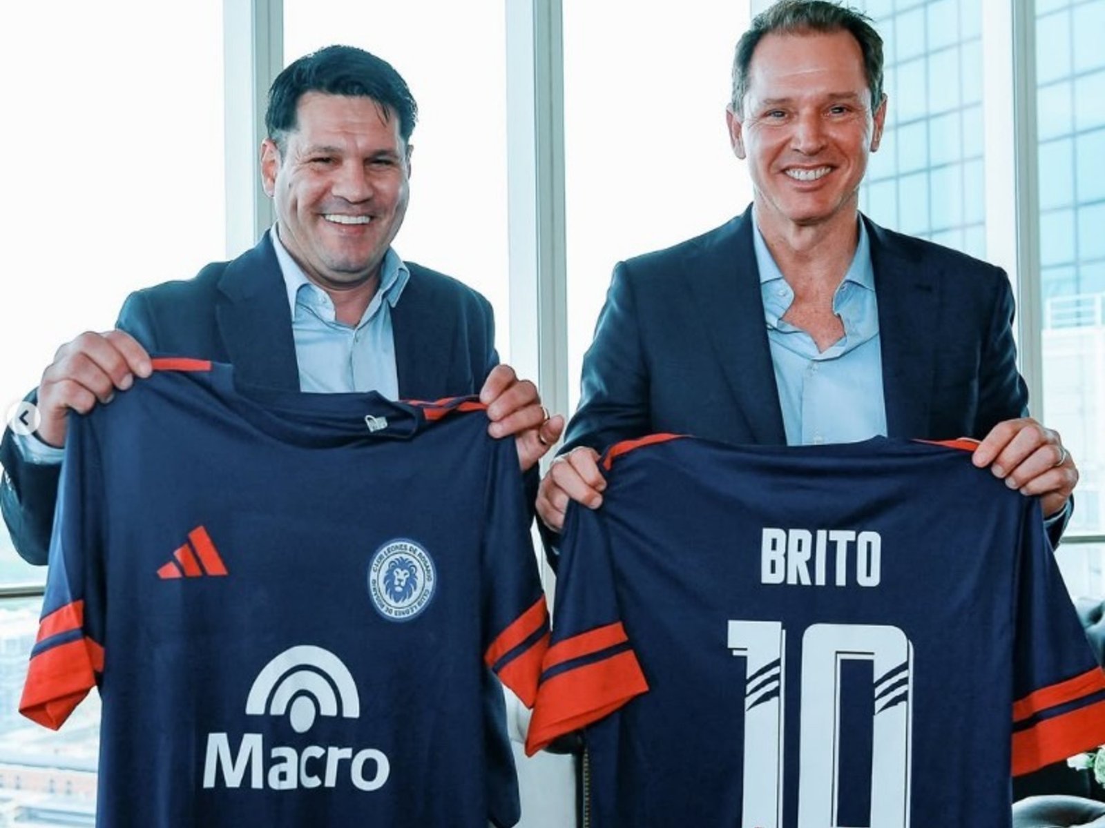 Leones FC, el equipo de los Messi que llegó a Primera C gracias a Tapia, presentó la camiseta con marca y sponsor de Primera División